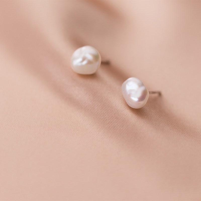 China high quality solid s925 silver stud earrings female classic white pearl cute fashion ear jewelry lady jewellry wholesale
China high quality solid s925 silver stud earrings female classic white pearl cute fashion ear jewelry lady jewellry wholesale