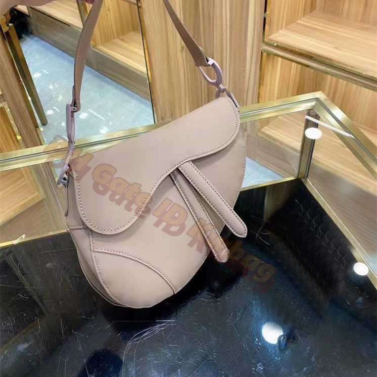 2021 Classic women high-grade Saddle bag Leather Shoulder handbag Underarm bags Multicolor Handbags Luxurys Designers Clutch purse Vintage Mini Wallet pocket Tote, No bags
2021 Classic women high-grade Saddle bag Leather Shoulder handbag Underarm bags Multicolor Handbags Luxurys Designers Clutch purse Vintage Mini Wallet pocket Tote, No bags