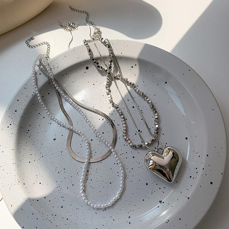 Pendant Necklaces U-Magical Trendy Double-Layer Love Heart Imitation Pearl Beaded Necklace For Women Metal Cube Party Jewellery
Pendant Necklaces U-Magical Trendy Double-Layer Love Heart Imitation Pearl Beaded Necklace For Women Metal Cube Party Jewellery
