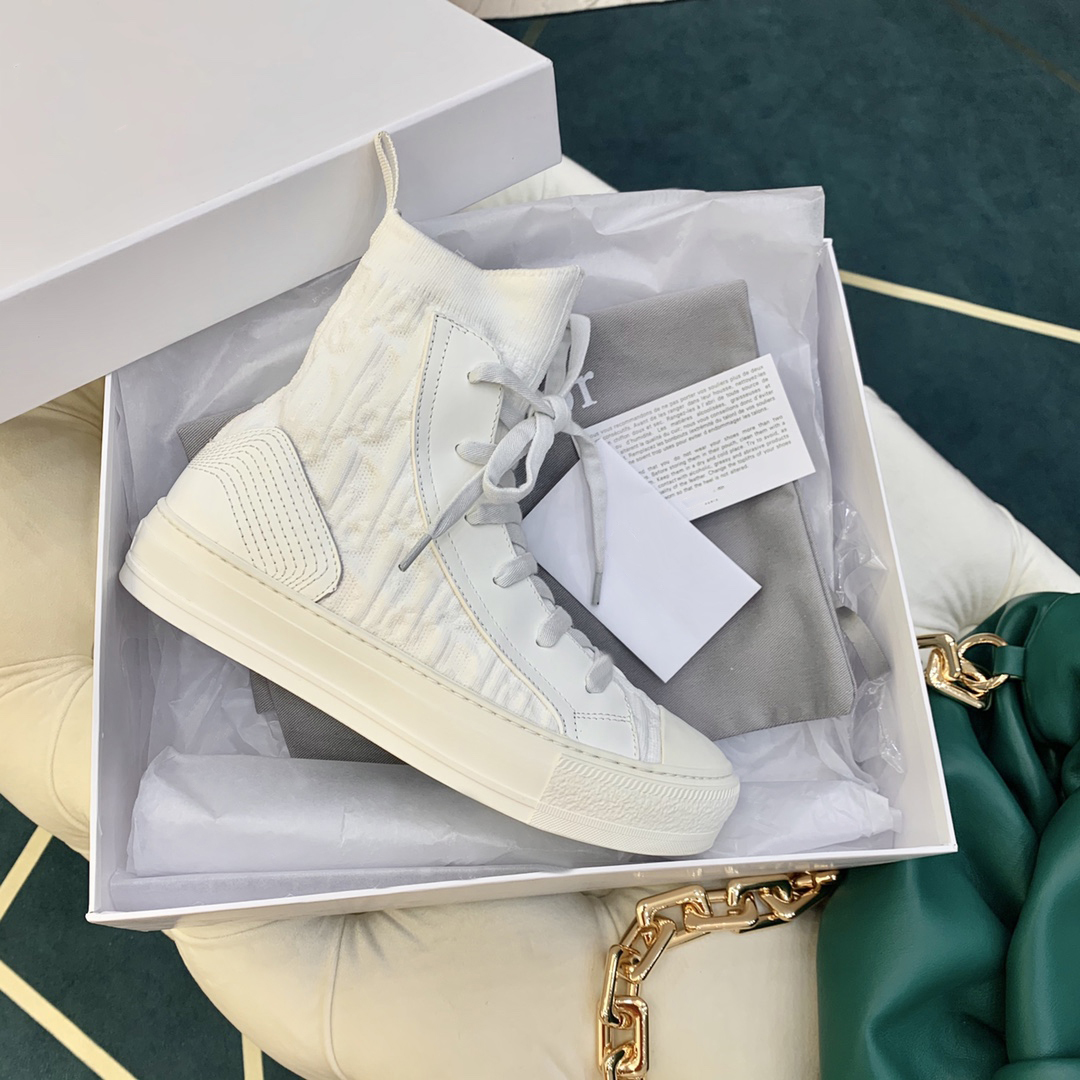 2020 Luxury Designer Womens D Half Boots Shoes Fashion Sneakers Primitive Quality Original Material DD9618760 Size 35-40
2020 Luxury Designer Womens D Half Boots Shoes Fashion Sneakers Primitive Quality Original Material DD9618760 Size 35-40