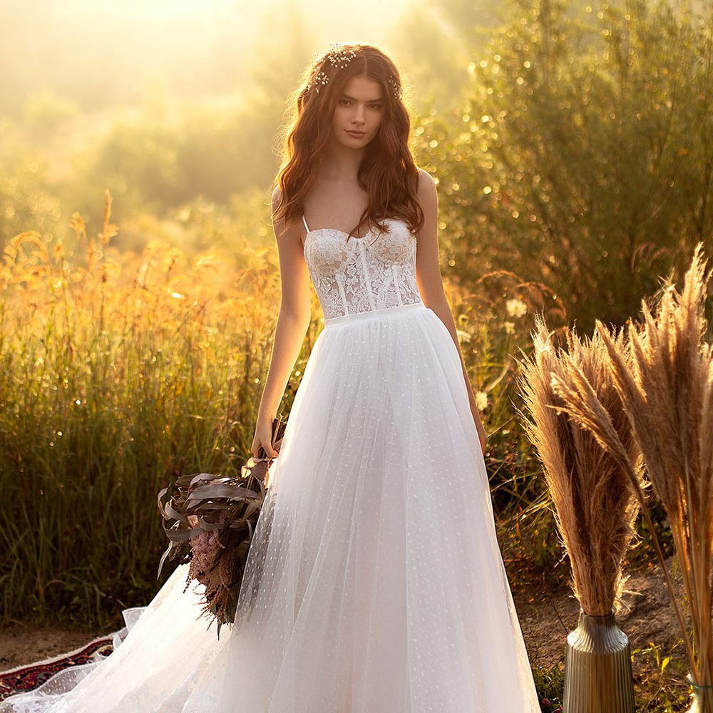 Graceful Lace Wedding Dresses Appliqued Bridal Gowns Spaghetti Straps Neckline A Line Sweep Train Tulle Bohemian robe de mariée