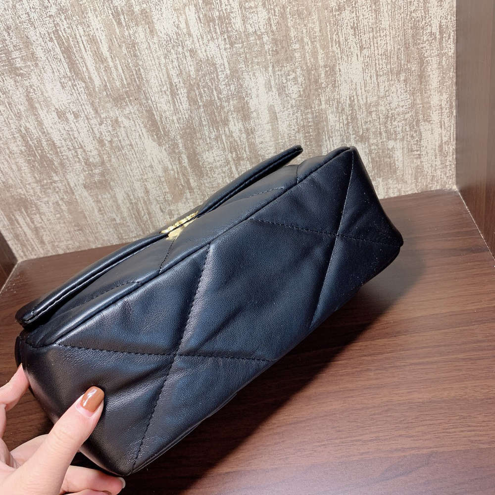 brand bags Luxury handbags genuine leather flap woman bag 2020 new clutch shoulder small Female package
brand bags Luxury handbags genuine leather flap woman bag 2020 new clutch shoulder small Female package