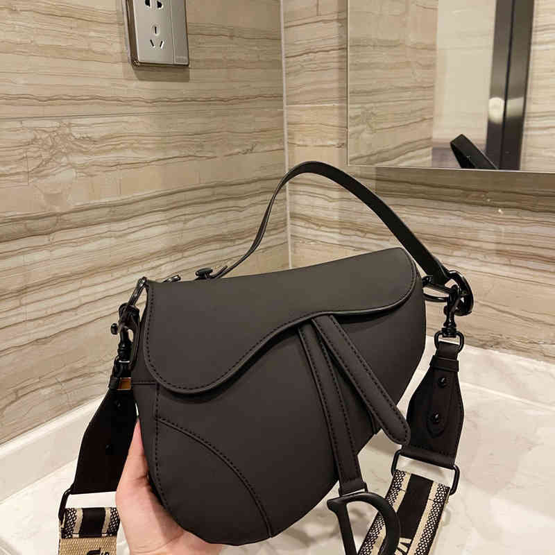 Fashion Luxury Handbags Dio Friction 2022 Leather Saddle Bag for Women, Black
Fashion Luxury Handbags Dio Friction 2022 Leather Saddle Bag for Women, Black