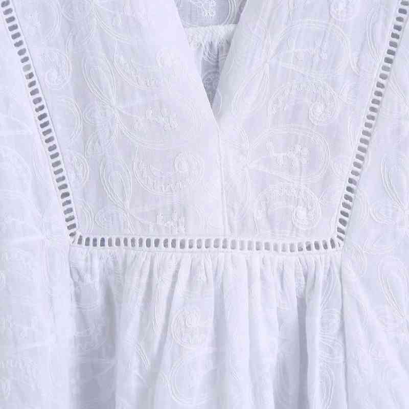 Summer Women Embroidery V Neck White Blouse Female Three Quarter Sleeve Smock Shirt Casual Lady Loose Tops Blusas S8813 210430
