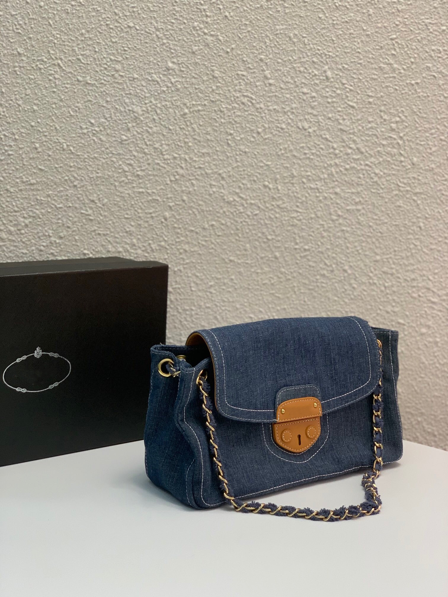 2021 new Womens Totes Bags Woody Tote small medium Big Women Handbag Designer Handbags Luxurys Designers Bags Shoulder Bags Crossbody Bag Purses
2021 new Womens Totes Bags Woody Tote small medium Big Women Handbag Designer Handbags Luxurys Designers Bags Shoulder Bags Crossbody Bag Purses