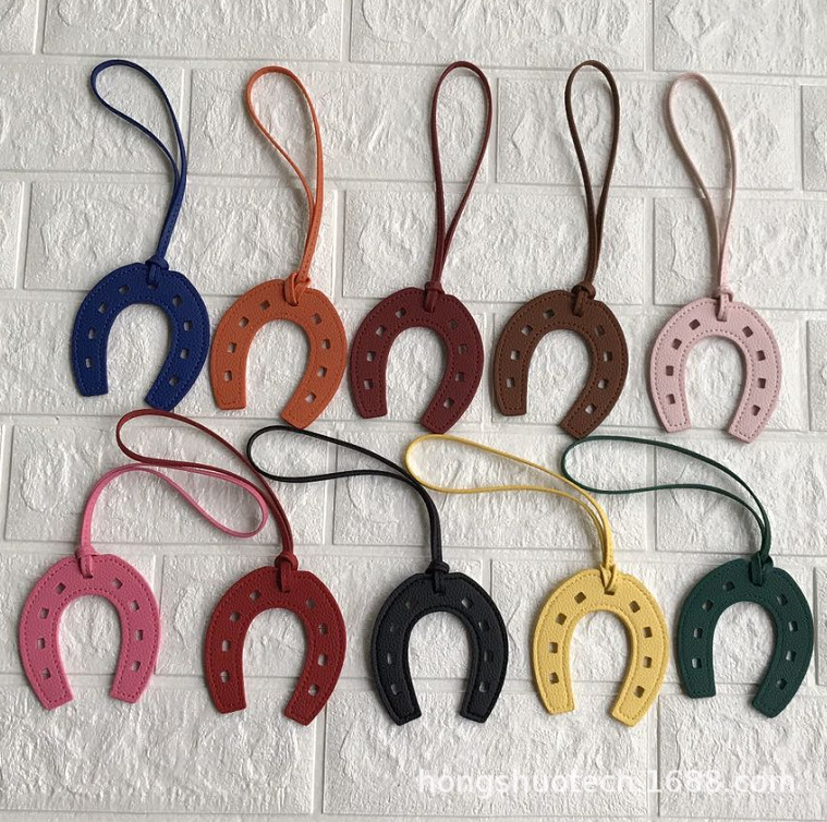 10 colors PU Leather Horse Hoof Horseshoe Keychains Handbag Key Chains Ring Holder Charm Women Bag Purse Accessories
10 colors PU Leather Horse Hoof Horseshoe Keychains Handbag Key Chains Ring Holder Charm Women Bag Purse Accessories