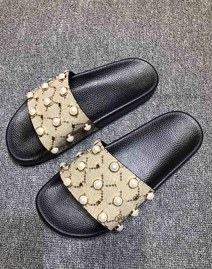 Classic Fashion Black Soft Leather Men slippers letter Bees Flip flops Slippery Flat Chain Sandals Casual Beach Slip With Box
Classic Fashion Black Soft Leather Men slippers letter Bees Flip flops Slippery Flat Chain Sandals Casual Beach Slip With Box