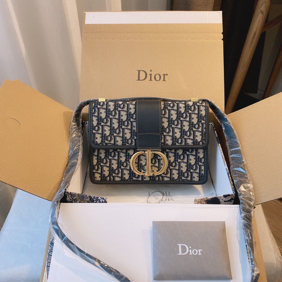 2021 Net Star Women's Single Shoulder Messenger Bag with Canvas Embroidery Montaigne and Shoulder Strap Chain Zmm
2021 Net Star Women's Single Shoulder Messenger Bag with Canvas Embroidery Montaigne and Shoulder Strap Chain Zmm