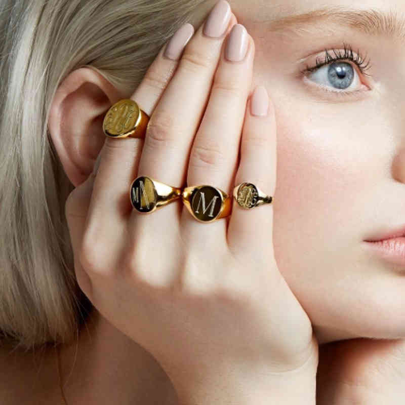 Modyle 14mm Signet Ring for Women Glossy Stainless Steel Round Top Stamp Band Minimalist Cool Personalized Jewelry
Modyle 14mm Signet Ring for Women Glossy Stainless Steel Round Top Stamp Band Minimalist Cool Personalized Jewelry