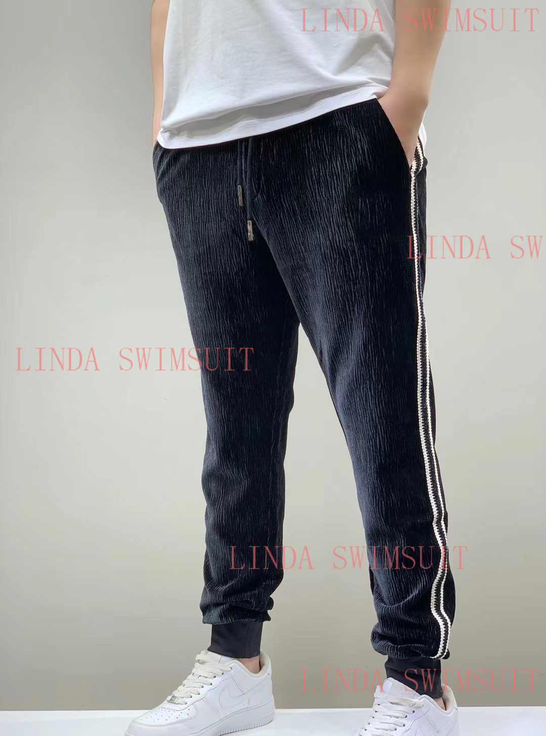 Designer lounge Pants embroidered logo corduroy winter casual long pant Mens Womens Loose Street Leisure Fashion trousers couple style LW0125, Black
Designer lounge Pants embroidered logo corduroy winter casual long pant Mens Womens Loose Street Leisure Fashion trousers couple style LW0125, Black