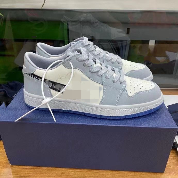 2021Officially revealed anniversary collaboration Grey White French fashion style label Kim Jones Sneaker shoe size mk0002, 1 no box
2021Officially revealed anniversary collaboration Grey White French fashion style label Kim Jones Sneaker shoe size mk0002, 1 no box