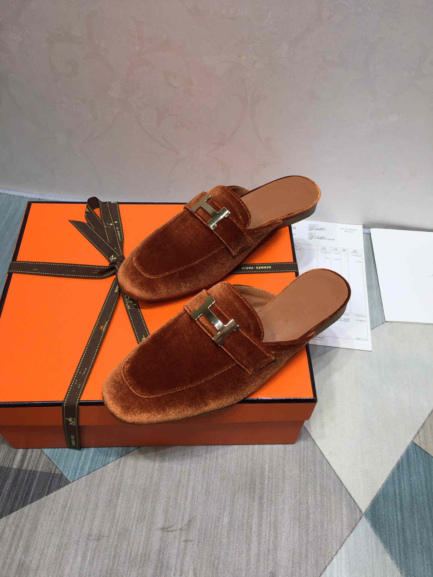 2021 Slides summer pearl sandals beach wear open-toed slippers flat one word drag thick with lazy women, Box
2021 Slides summer pearl sandals beach wear open-toed slippers flat one word drag thick with lazy women, Box