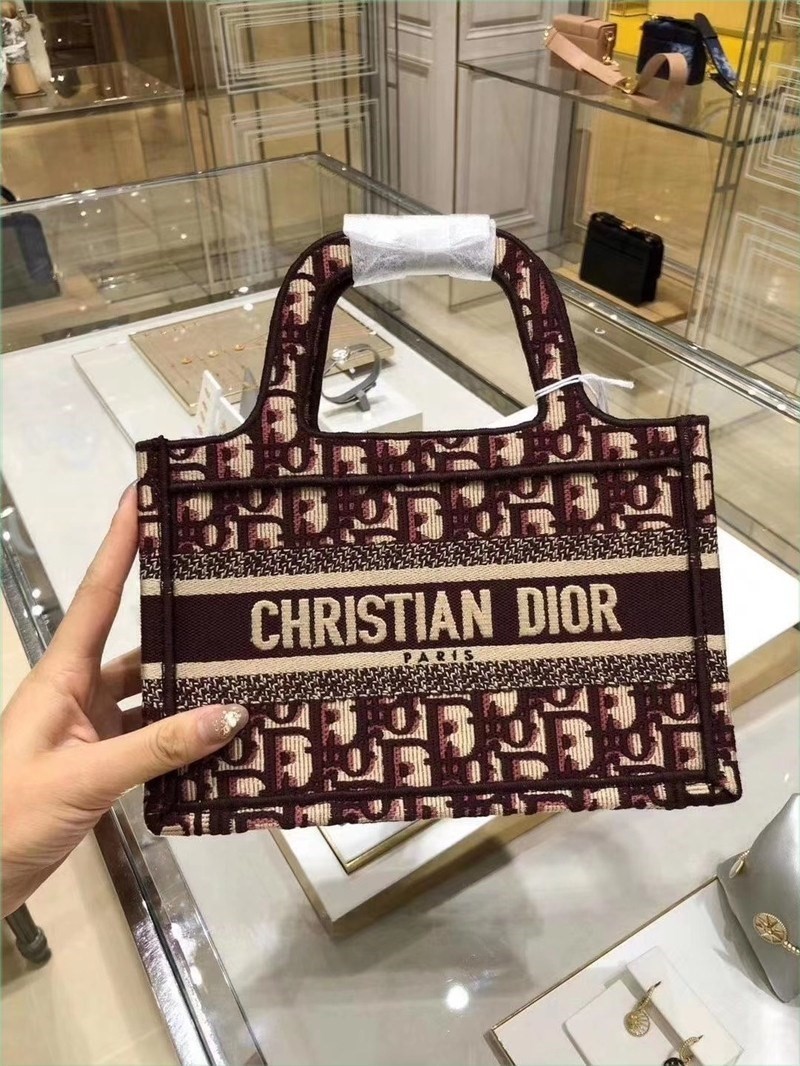 Designer Handbags Luxurys Christian Women's Dio Bag Tote Old Flower Letter Embroidery Blue Mini Tote Bag Portable Shopping Bag Cj
Designer Handbags Luxurys Christian Women's Dio Bag Tote Old Flower Letter Embroidery Blue Mini Tote Bag Portable Shopping Bag Cj