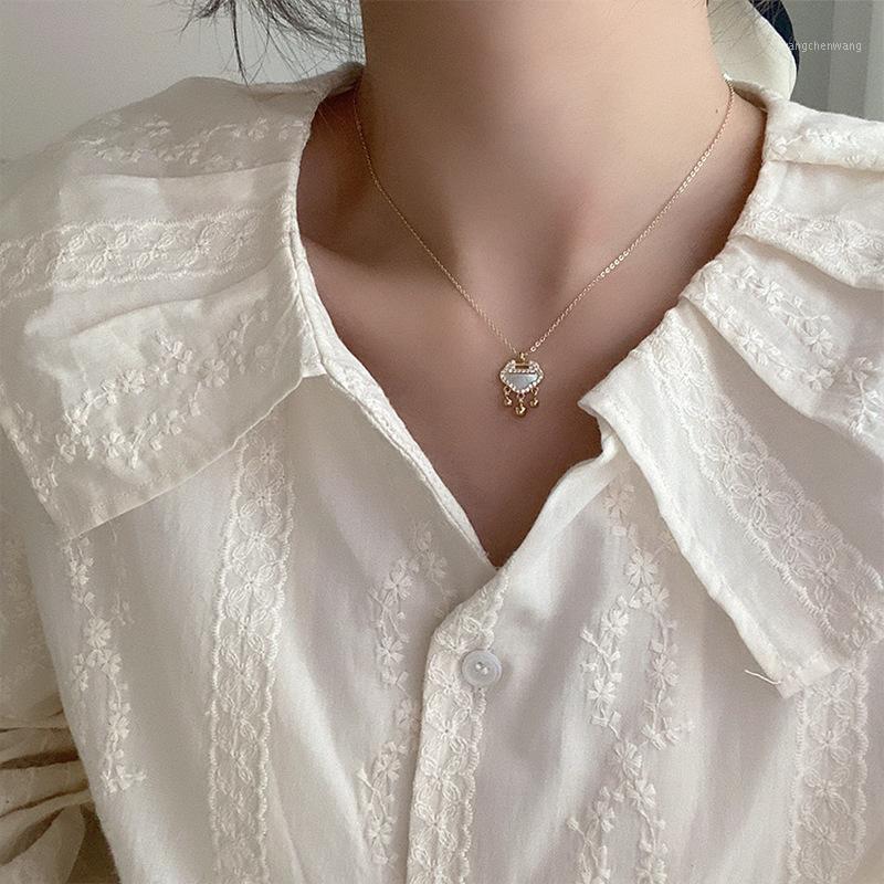 Chains Minar Elegant Shiny Rhinestone Shell Lock Pendant Necklace For Women Gold Color Beads Thin Chain Chokers Necklaces Accessories
Chains Minar Elegant Shiny Rhinestone Shell Lock Pendant Necklace For Women Gold Color Beads Thin Chain Chokers Necklaces Accessories