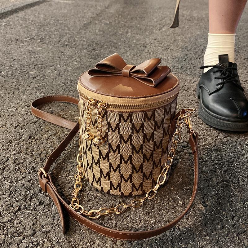 Evening Bags Vintage Chain Tote Bucket Bag 2021 Winter Quality PU Leather Women's Designer Handbag Shoulder Messenger
Evening Bags Vintage Chain Tote Bucket Bag 2021 Winter Quality PU Leather Women's Designer Handbag Shoulder Messenger
