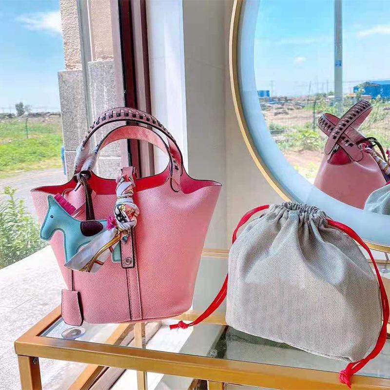 Fashion lady luxury designer hand bag classic solid color Genuine Leather bucket Clutch top high quality women wallet vegetable basket with silk scarf wholesale., Black
Fashion lady luxury designer hand bag classic solid color Genuine Leather bucket Clutch top high quality women wallet vegetable basket with silk scarf wholesale., Black