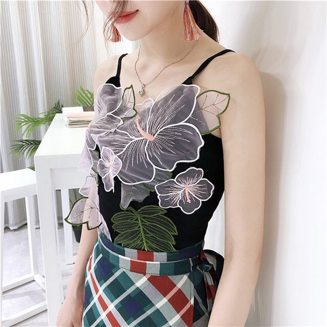V-neck SlimTops Women Spring and Summer Nightclub Leaf Flower Appliques Sleeveless Streetwear Short Vest Sexy Top 210421