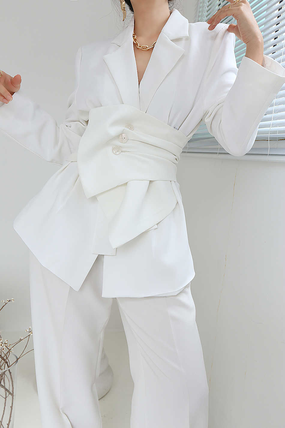 Casual White Blazer For Women With Slotted Long Sleeve Belt Elegant Fashion Clothing 210525