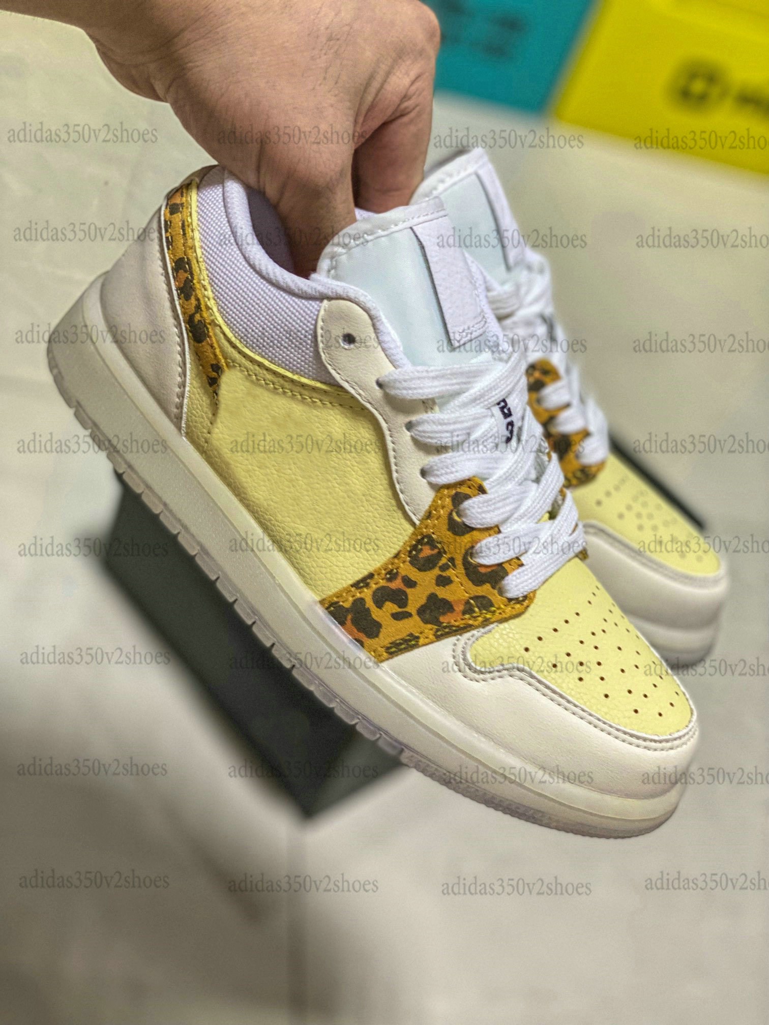 1 Low SNKRS Day Leopard print Basketball Shoes 1s Trainer Shoe With Crystal Soles Mens Womens Designer Sports Sneakers, White;red
1 Low SNKRS Day Leopard print Basketball Shoes 1s Trainer Shoe With Crystal Soles Mens Womens Designer Sports Sneakers, White;red