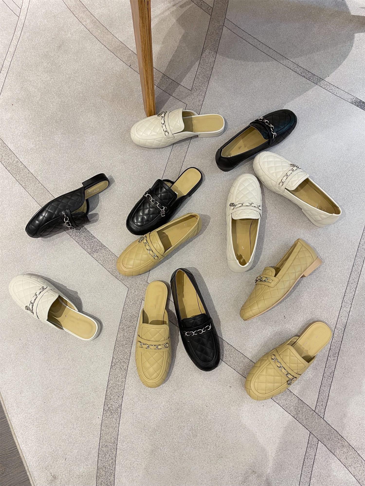 Luxury designer slides Women's slippers Lazy square head without heel all-match Baotou semi-supported single flat shoes fashion outer w, Black
Luxury designer slides Women's slippers Lazy square head without heel all-match Baotou semi-supported single flat shoes fashion outer w, Black