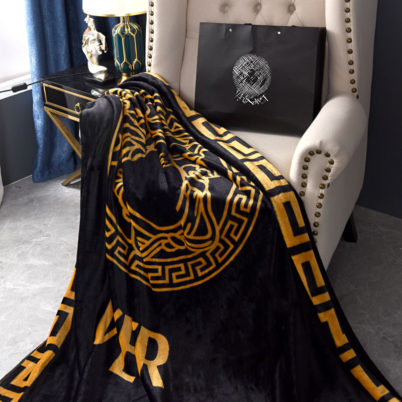 Thicken Unisex Blankets Fashion Letter Designers Men Women Shawls Indoor Outdoor Warm Charm Lover Blanket with box free ship
Thicken Unisex Blankets Fashion Letter Designers Men Women Shawls Indoor Outdoor Warm Charm Lover Blanket with box free ship