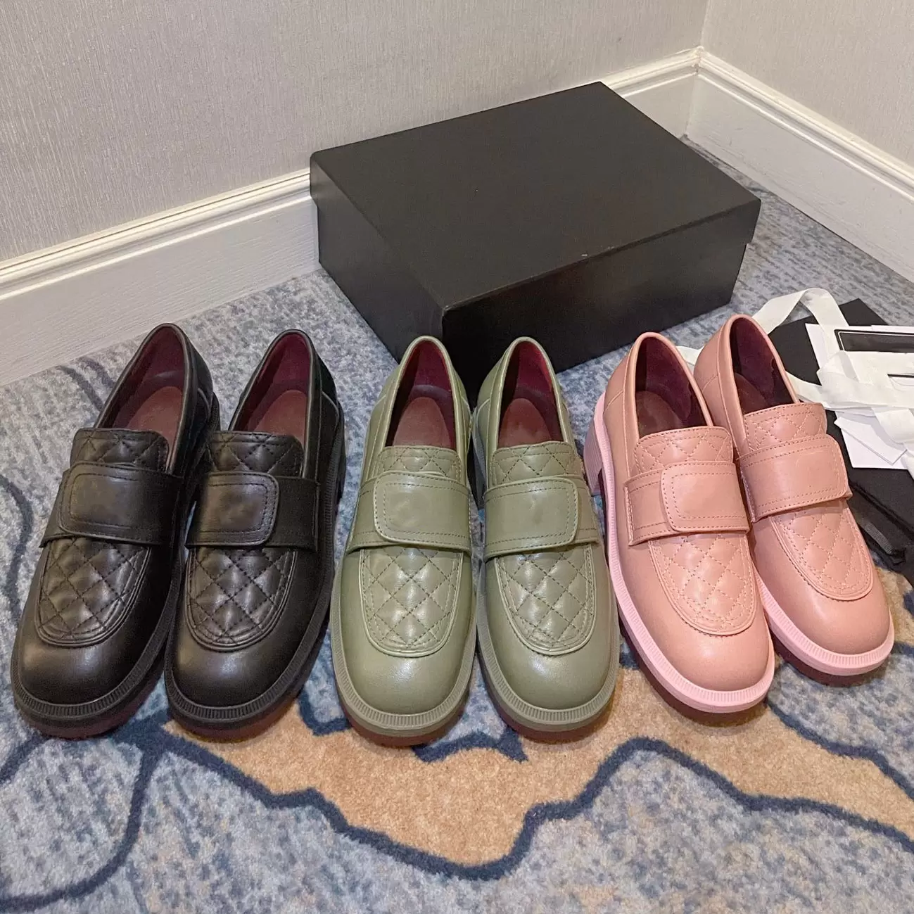 2021 popular leather loafers flat shoe fashion classic pink black green casual style italian shoes for women size 35-41
2021 popular leather loafers flat shoe fashion classic pink black green casual style italian shoes for women size 35-41