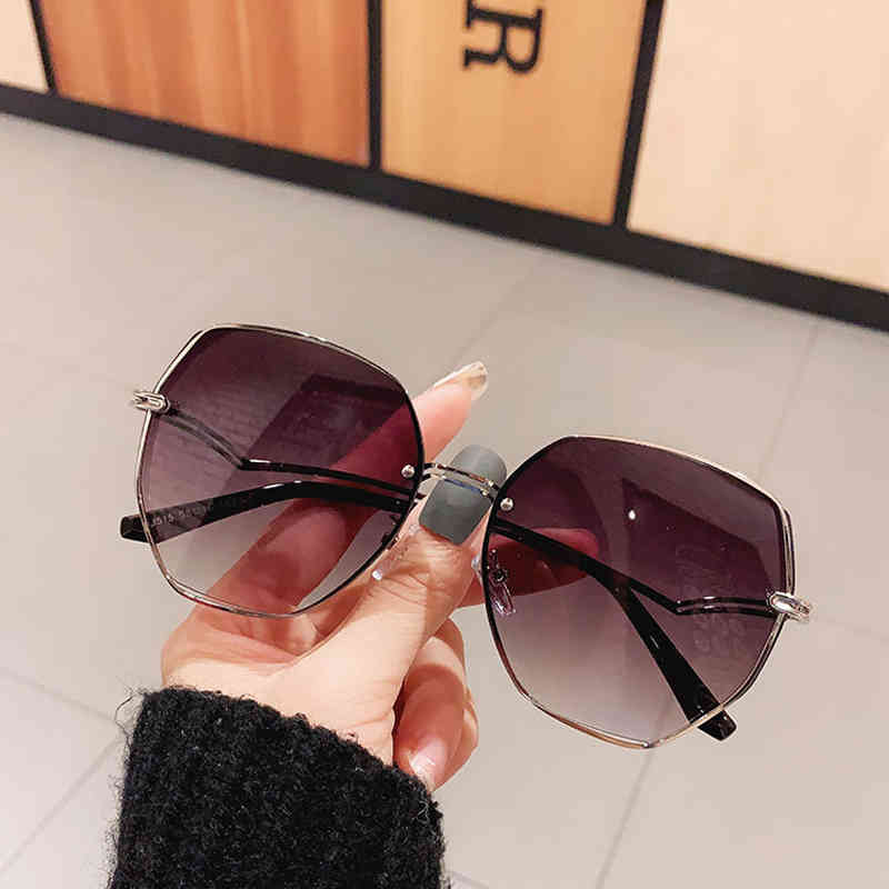 2021 Luxury Rimless Polygon Sunglasses Women Fashion Brand Designer Gradient Sun Glasses Female Shades Oculos Feminino UV400
2021 Luxury Rimless Polygon Sunglasses Women Fashion Brand Designer Gradient Sun Glasses Female Shades Oculos Feminino UV400