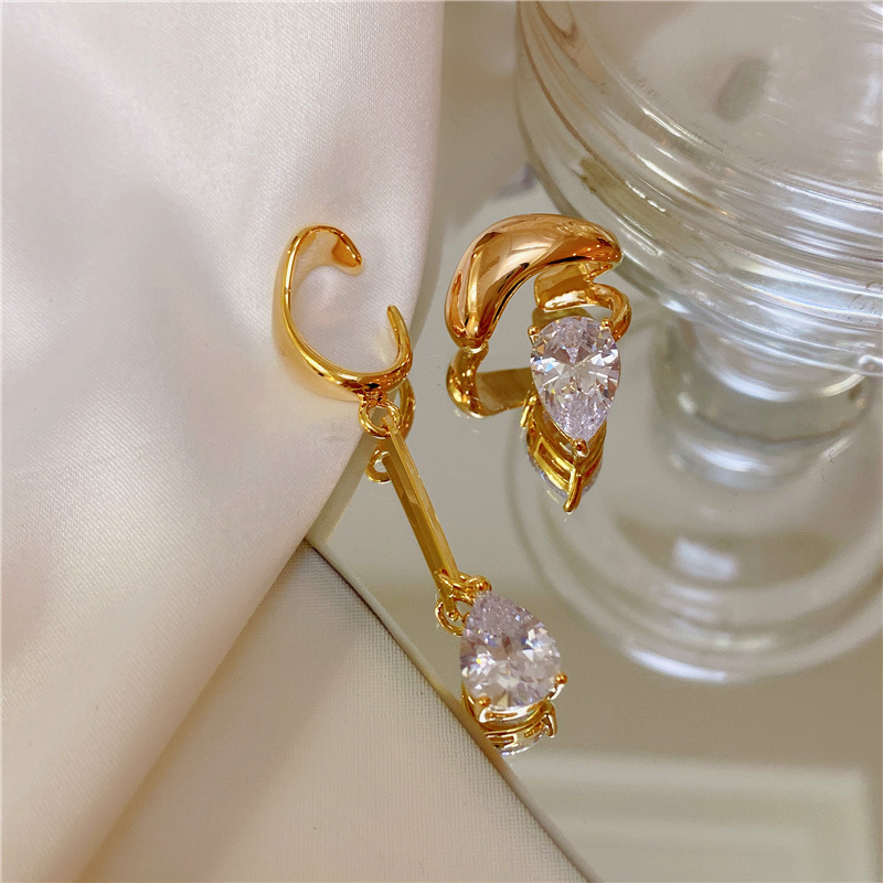 70% OFF Luxury Jewelry Cool style fashionable temperament personality minority asymmetric water drop zircon Earbone clip brass plated K-gold Earrings
70% OFF Luxury Jewelry Cool style fashionable temperament personality minority asymmetric water drop zircon Earbone clip brass plated K-gold Earrings
