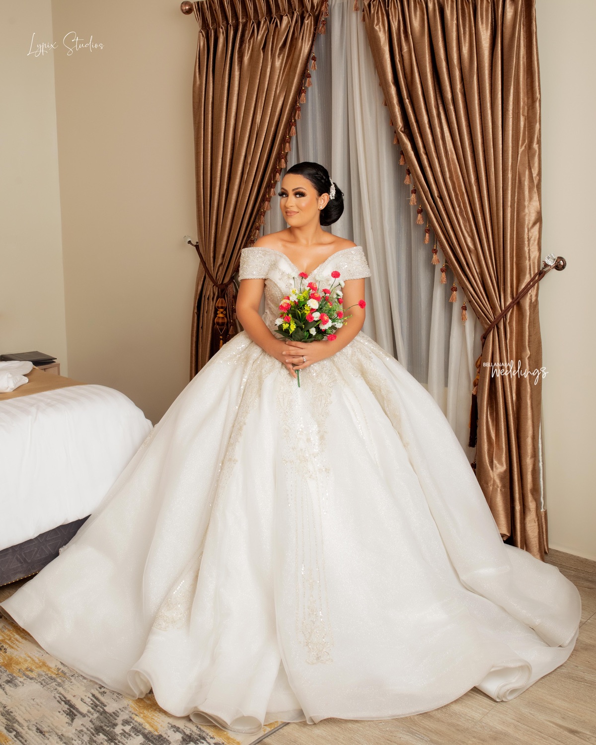 2021 Plus Size Arabic Aso Ebi Luxurious Stylish Sexy Wedding Gowns Beaded Crystals Lace Ball Gown Bridal Dresses ZJ476