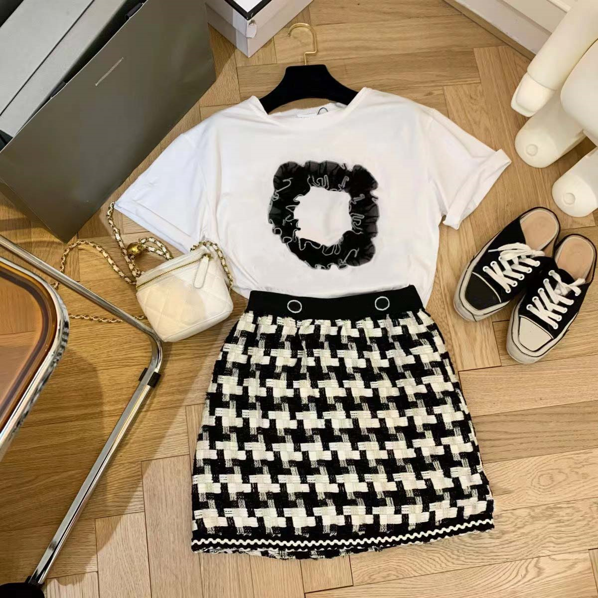 Lady Two Piece Dress Suit T shirt Skirt Women Dlouse Set Plaid Swallow Gird Skirts Bodycon Summer Tweed With Letter, Black shirt
Lady Two Piece Dress Suit T shirt Skirt Women Dlouse Set Plaid Swallow Gird Skirts Bodycon Summer Tweed With Letter, Black shirt