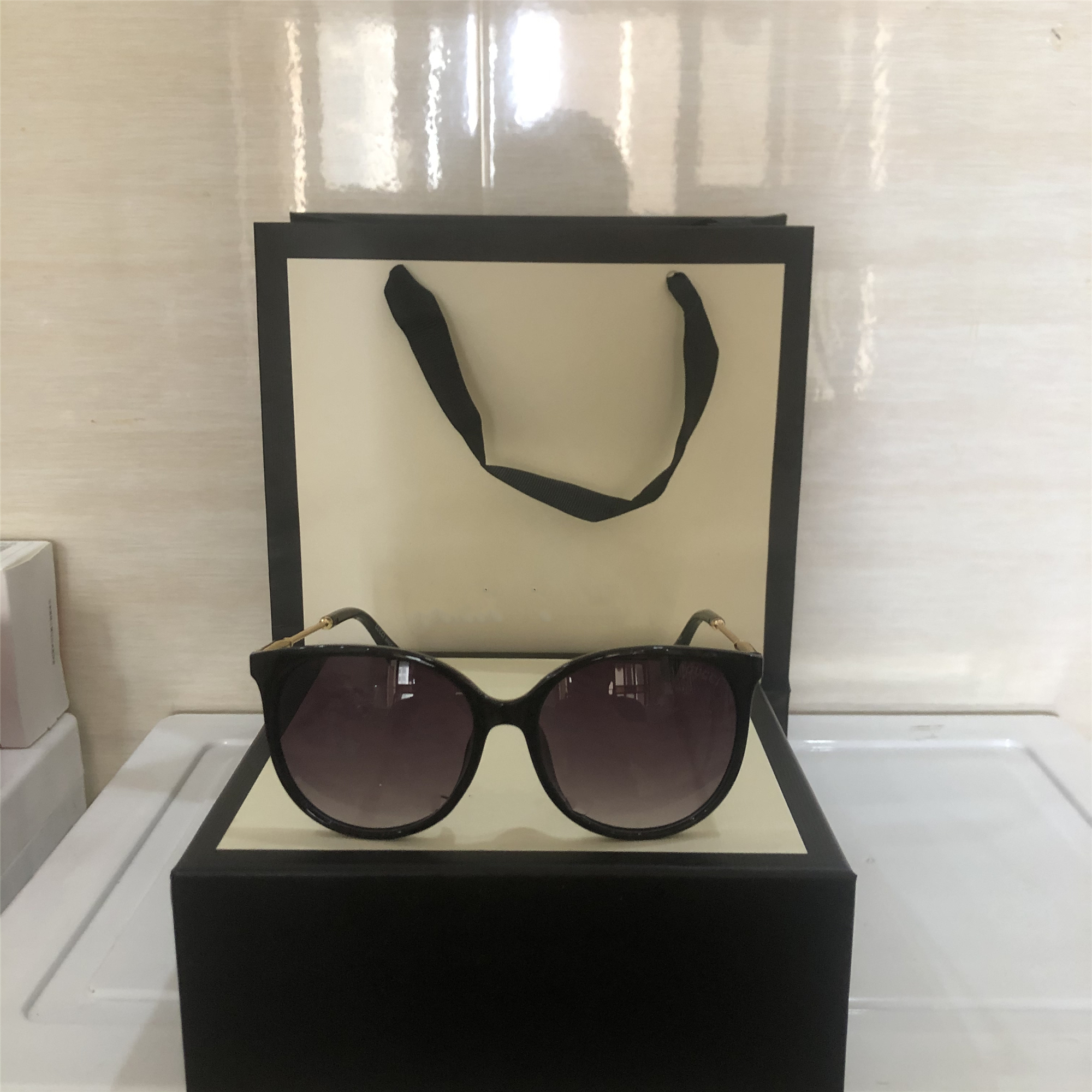 NEW 1719 Designer Sunglass Women Eyeglasses Outdoor Shades PC Frame Fashion Classic Lady Sun glasses Mirrors for Womens Luxury Sunglasses
NEW 1719 Designer Sunglass Women Eyeglasses Outdoor Shades PC Frame Fashion Classic Lady Sun glasses Mirrors for Womens Luxury Sunglasses