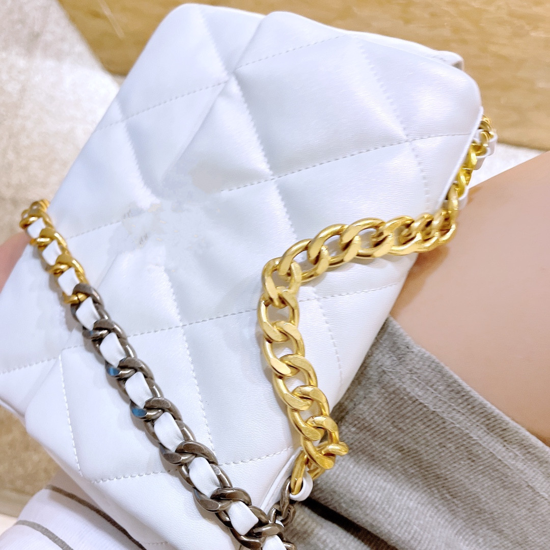 Ladies Messenger Bag Flip Bagss High-quality Lambskin Chain Fashion One-shoulder CC Messengers Bags, White
Ladies Messenger Bag Flip Bagss High-quality Lambskin Chain Fashion One-shoulder CC Messengers Bags, White