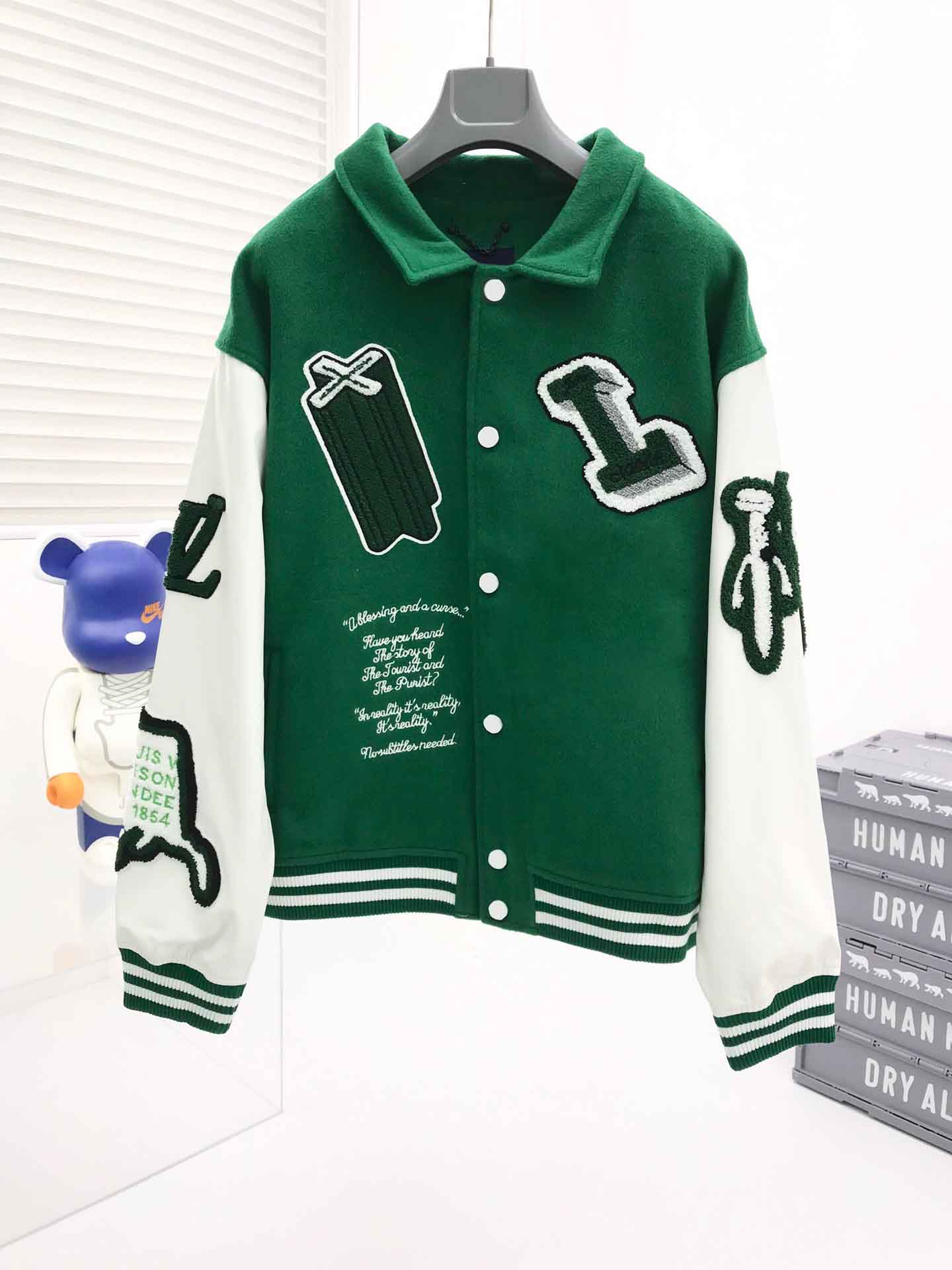 2022ss sea newspaper printing series, Peugeot saddle pocket with silver hardware accessories, customized Organza rib,01 transparent jau81
2022ss sea newspaper printing series, Peugeot saddle pocket with silver hardware accessories, customized Organza rib,01 transparent jau81