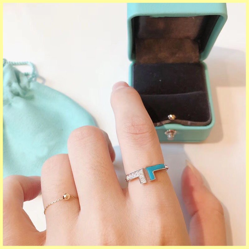 2021 Top Quality Luxury Diamond Asymmetric Double T Rings Designer Ring Jewelry Engagements For Women Love T Gold Ring 925 Sterling Silver, Slivery;golden
2021 Top Quality Luxury Diamond Asymmetric Double T Rings Designer Ring Jewelry Engagements For Women Love T Gold Ring 925 Sterling Silver, Slivery;golden