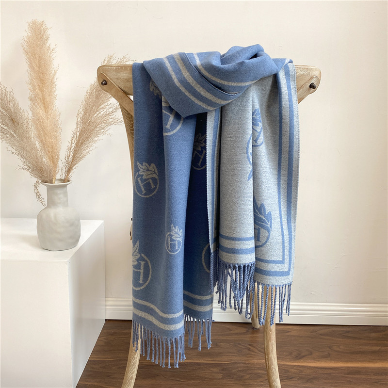 2020 new cashmere scarf winter H letter women's shawl Korean thick warm versatile neck, Blue;gray
2020 new cashmere scarf winter H letter women's shawl Korean thick warm versatile neck, Blue;gray