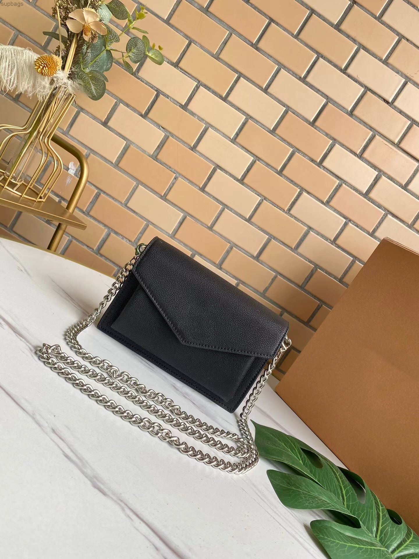 Wholesale Pochette Mylockme Chain Cross Body Bags WOMEN Mini Cowhide Genuine Leather Initial Shoulder Bag M634471 B-001, Pink and white
Wholesale Pochette Mylockme Chain Cross Body Bags WOMEN Mini Cowhide Genuine Leather Initial Shoulder Bag M634471 B-001, Pink and white