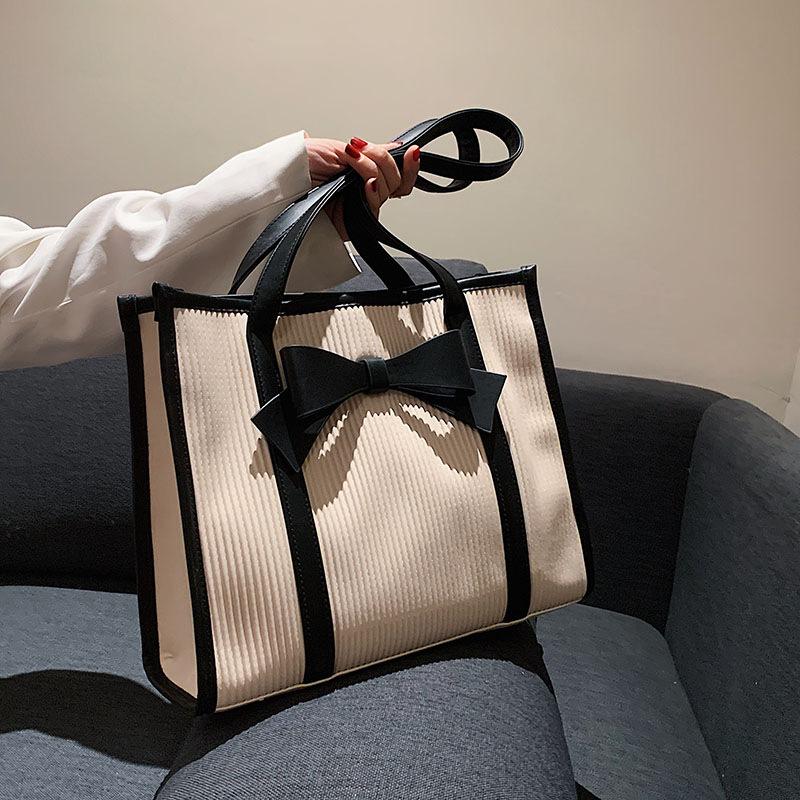 Evening Bags Fashion Soft Pu Ladies Tote Bag Large-Capacity Simple Shoulder With Bow Decoration 2022 Solid Color Pleated Handbag
Evening Bags Fashion Soft Pu Ladies Tote Bag Large-Capacity Simple Shoulder With Bow Decoration 2022 Solid Color Pleated Handbag
