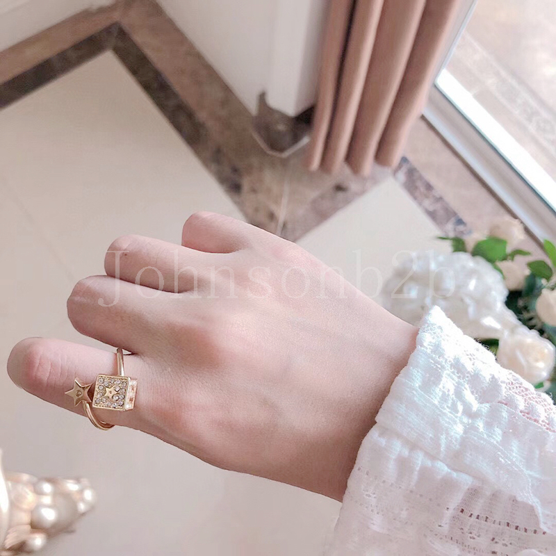 CD S925 silver gold snap stones gemstone statement love ring jewelry Brand by fashion Designer Gifts for Man Women Girls with original box DD054, Slivery;golden
CD S925 silver gold snap stones gemstone statement love ring jewelry Brand by fashion Designer Gifts for Man Women Girls with original box DD054, Slivery;golden