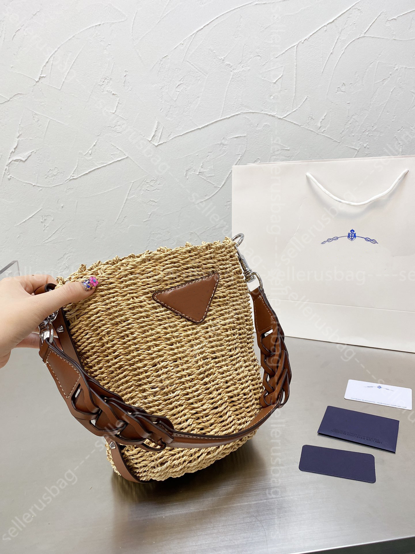 2021 New Women Basket Handbag Straw Tote Beach Bags Bucket Bag Shoulder Bags Designers Womens Handbags Luxurys Designers Bags Totes Purses, Extra cost
2021 New Women Basket Handbag Straw Tote Beach Bags Bucket Bag Shoulder Bags Designers Womens Handbags Luxurys Designers Bags Totes Purses, Extra cost