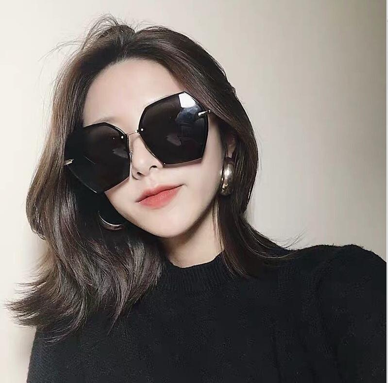 Summer sunglasses men women fashionable Drive seaside beach Shade UV protection cool Japan and Korea ins Classic Design Sexy cute Polarizer spectacles hip hop
Summer sunglasses men women fashionable Drive seaside beach Shade UV protection cool Japan and Korea ins Classic Design Sexy cute Polarizer spectacles hip hop