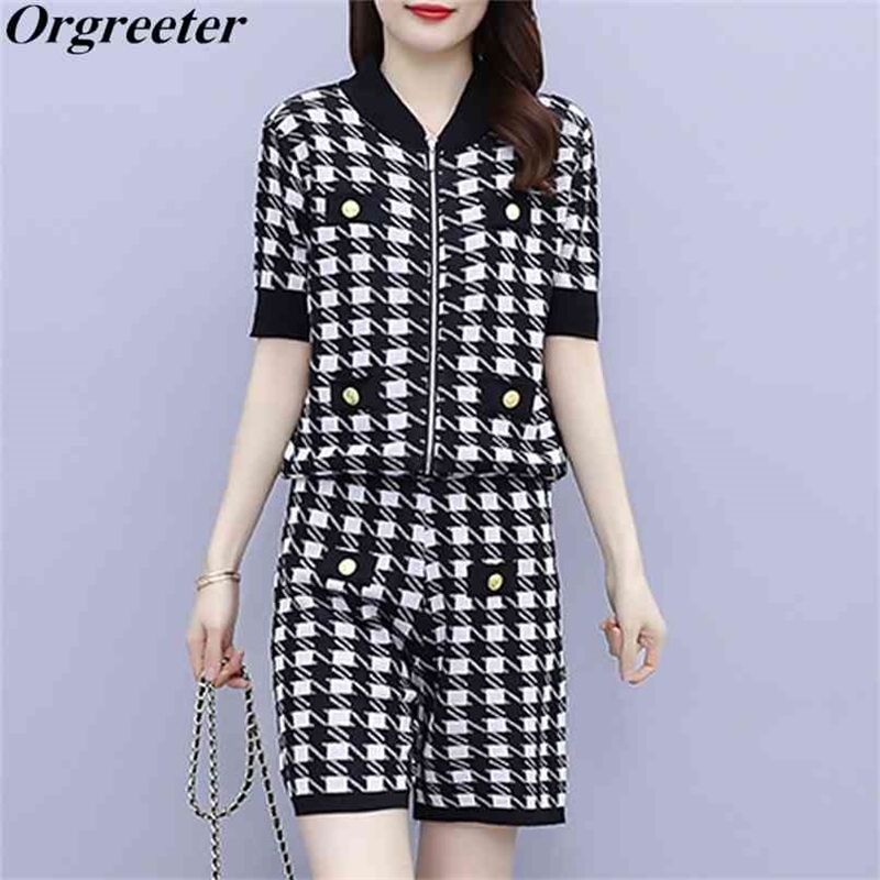 Plus Size L-4XL Tracksuits Women Summer Short Sleeve Gold Button Plaid Zipper Knitted Cardigans + Pants 2 Piece set Female 210602, Black
Plus Size L-4XL Tracksuits Women Summer Short Sleeve Gold Button Plaid Zipper Knitted Cardigans + Pants 2 Piece set Female 210602, Black