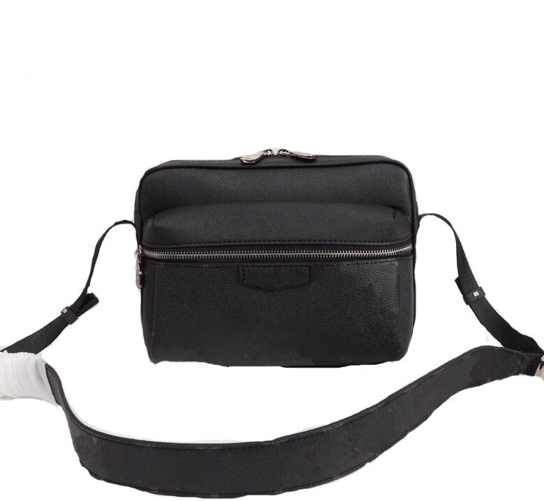 OUTDOOR Messenger Bags Man Taiga Crossbody Purse Shoulder Square Trip Leather Bag Famous Tote Postman Mens Designers Handbag M30233
OUTDOOR Messenger Bags Man Taiga Crossbody Purse Shoulder Square Trip Leather Bag Famous Tote Postman Mens Designers Handbag M30233
