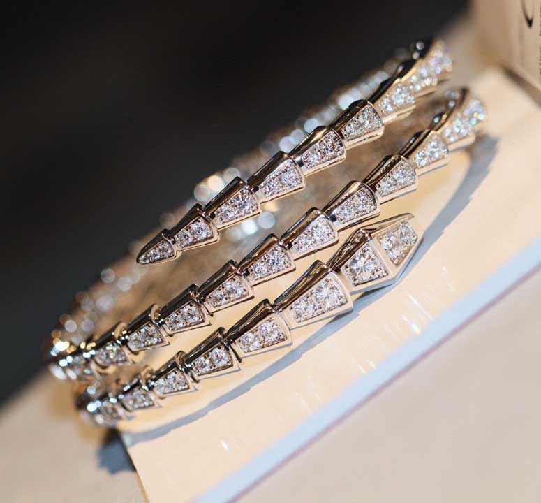 2022 Luxury quality Classic Diamonds bangle style charm bracelet with diamond opened Designer jewelry Bijoux For Lady three lines Wedding Party have Box PS4899
2022 Luxury quality Classic Diamonds bangle style charm bracelet with diamond opened Designer jewelry Bijoux For Lady three lines Wedding Party have Box PS4899