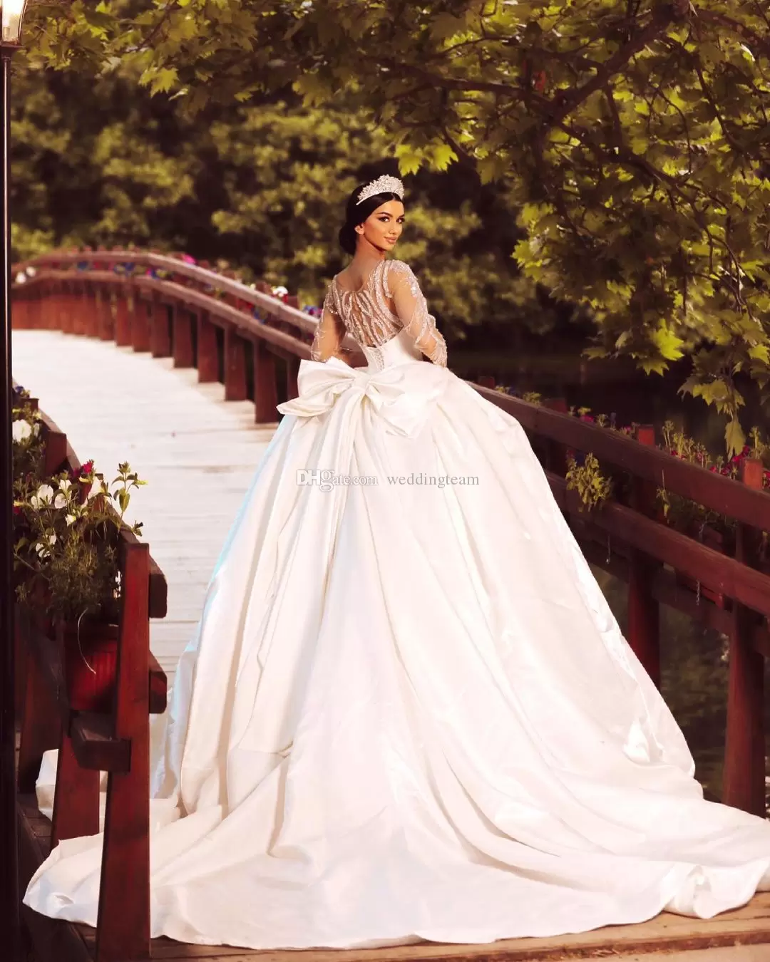 Sleeves Long Ball Gown Wedding Dresses Satin Beading Sequins Illusion Back Bow Custom Made Dubai Arabic Plus Size Sweep Train Vestido De Novia
