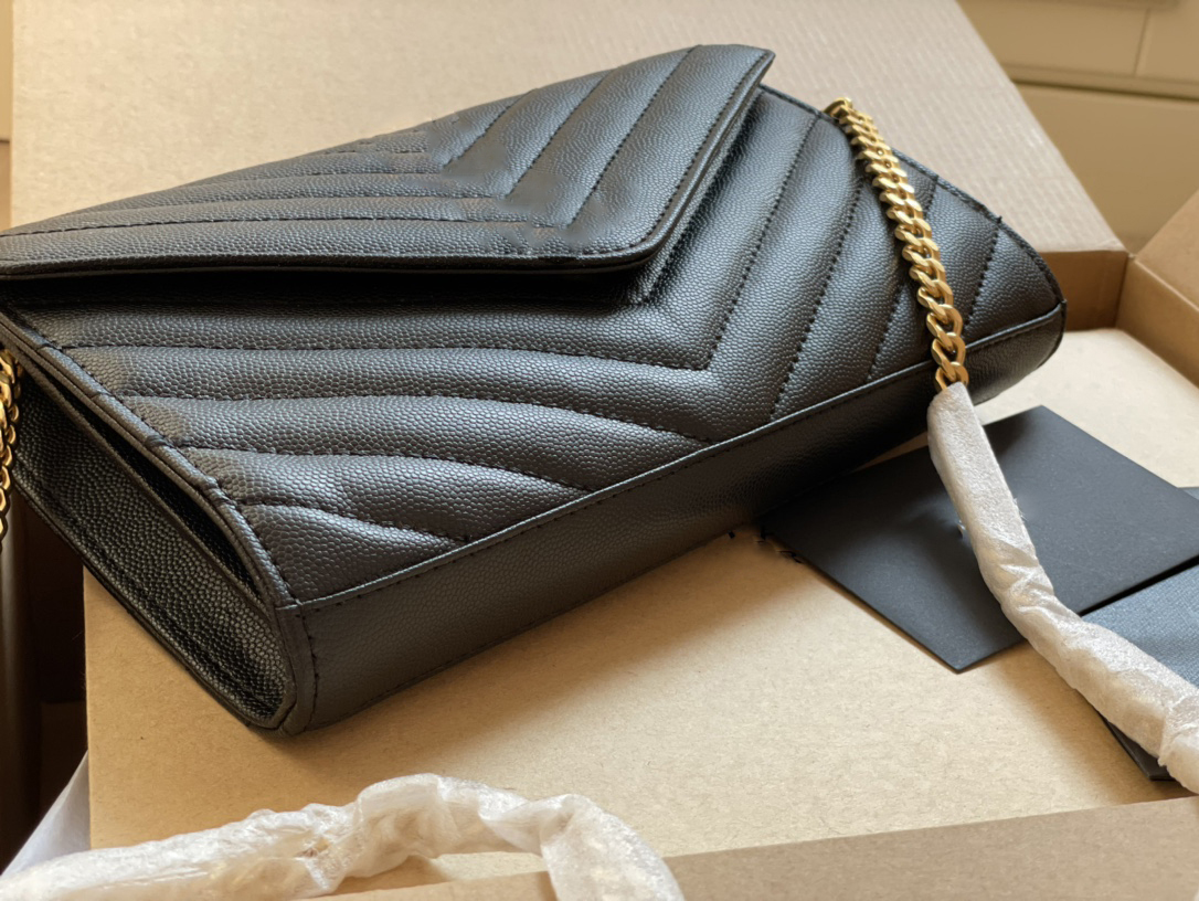 Hot Fashion Luxury Designer Caviar women Crossbody , Flip Bags, Chain Shoulder Bag, High Quality Genuine Leather Ladies Clutch, Black
Hot Fashion Luxury Designer Caviar women Crossbody , Flip Bags, Chain Shoulder Bag, High Quality Genuine Leather Ladies Clutch, Black