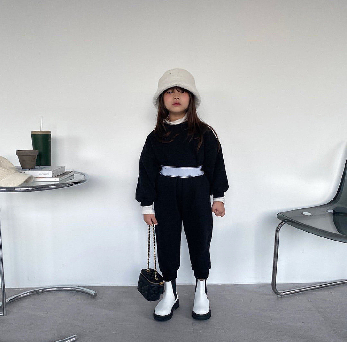 Luxury kids thicken clothing sets children long sleeve sweatshirt+letter printed waist pants 2pcs girls velvet warm outfit A8040, Black
Luxury kids thicken clothing sets children long sleeve sweatshirt+letter printed waist pants 2pcs girls velvet warm outfit A8040, Black