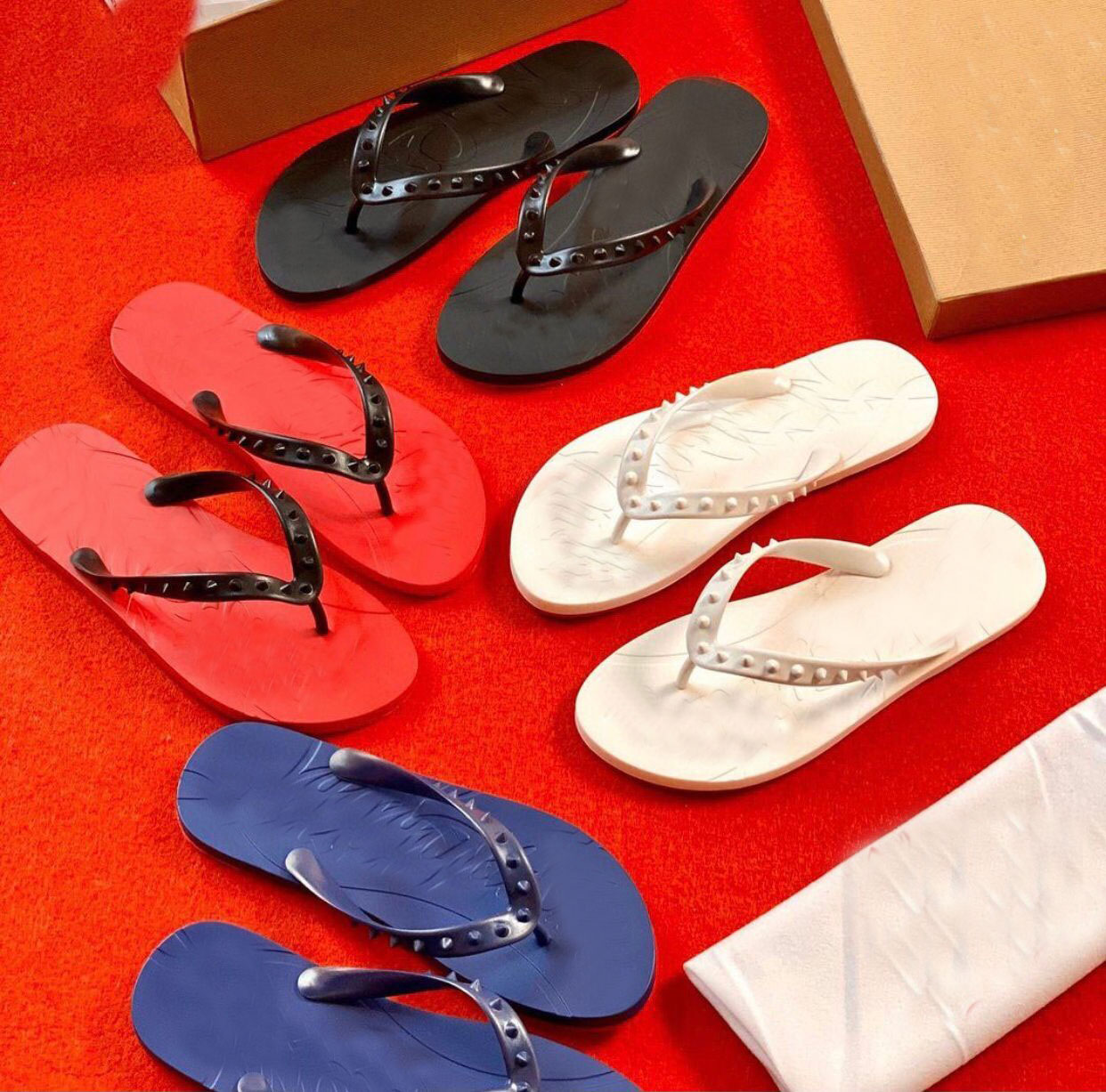 Fashion Summer Men's sandals Slip On Beach Slides Red Bottom Loubi Flip Flat Slippers Boy Outdoor Spikes Flip-flops Sandalias EU38-46, Black
Fashion Summer Men's sandals Slip On Beach Slides Red Bottom Loubi Flip Flat Slippers Boy Outdoor Spikes Flip-flops Sandalias EU38-46, Black