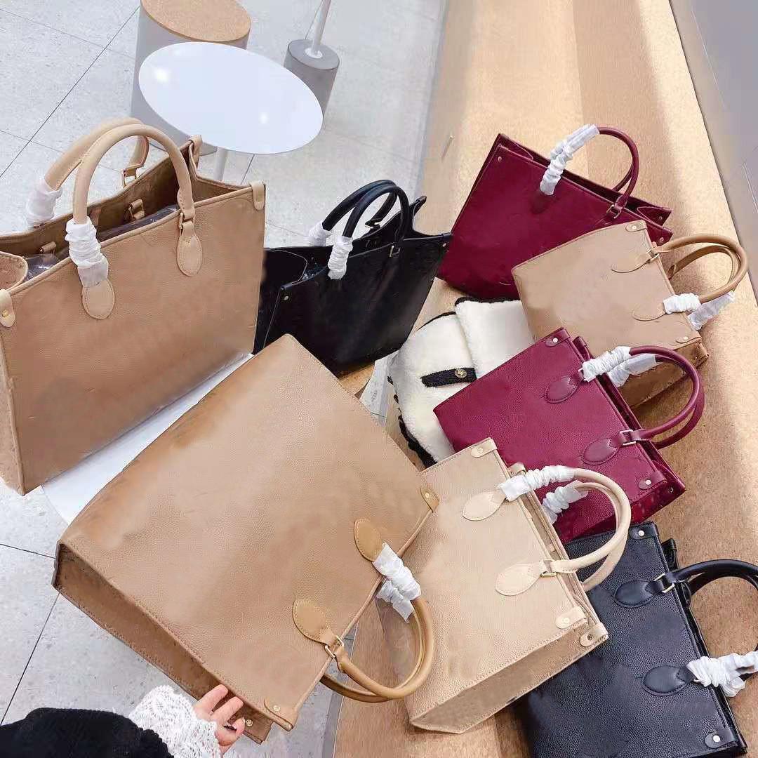 Designer women's single shoulder portable shopping bag embossing craft big flower two sizes, Burgundy
Designer women's single shoulder portable shopping bag embossing craft big flower two sizes, Burgundy