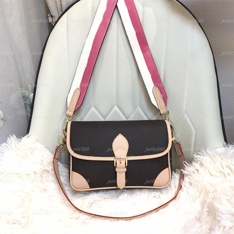 Top quality women's handbag leather shoulder bags women's Messenger Bag Fashion backpack shoulders reading glasses classic bag women's purse, Brown letters + pink straps
Top quality women's handbag leather shoulder bags women's Messenger Bag Fashion backpack shoulders reading glasses classic bag women's purse, Brown letters + pink straps