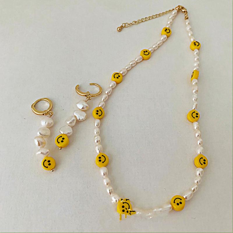 Chokers AOMU 2021 Korea Trendy Chic Simple Acrylic Irregular Natural Pearl Beaded Necklace For Women Girls Party Jewelry Accessories
Chokers AOMU 2021 Korea Trendy Chic Simple Acrylic Irregular Natural Pearl Beaded Necklace For Women Girls Party Jewelry Accessories